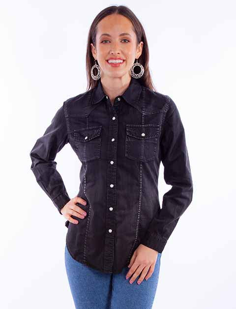 Scully Women's Plain Western Snap Front Shirt model wearing from the front